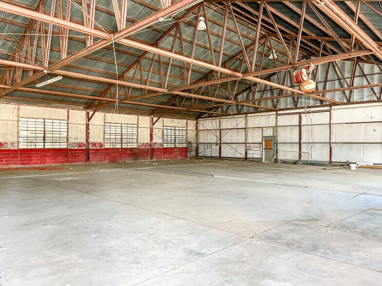 More Photos Of 124 E Cypress St, Lafayette Warehouse For Lease