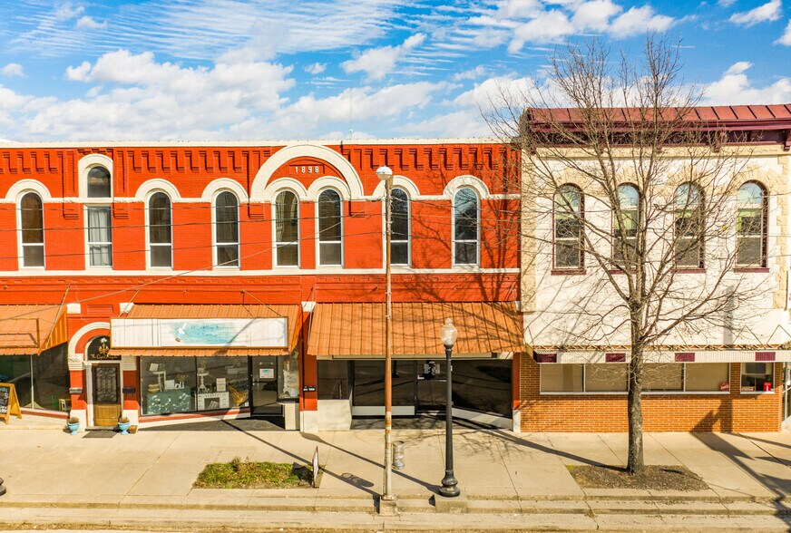 More Photos Of 75 N Waco St, Hillsboro General Retail For Lease