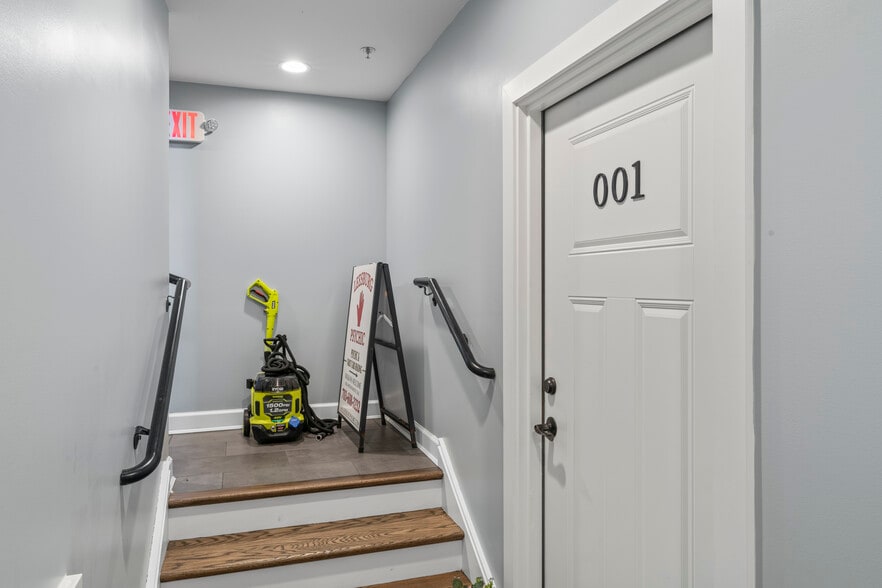 More Photos Of 104 Loudoun St SW, Leesburg Storefront Retail Office For Sale