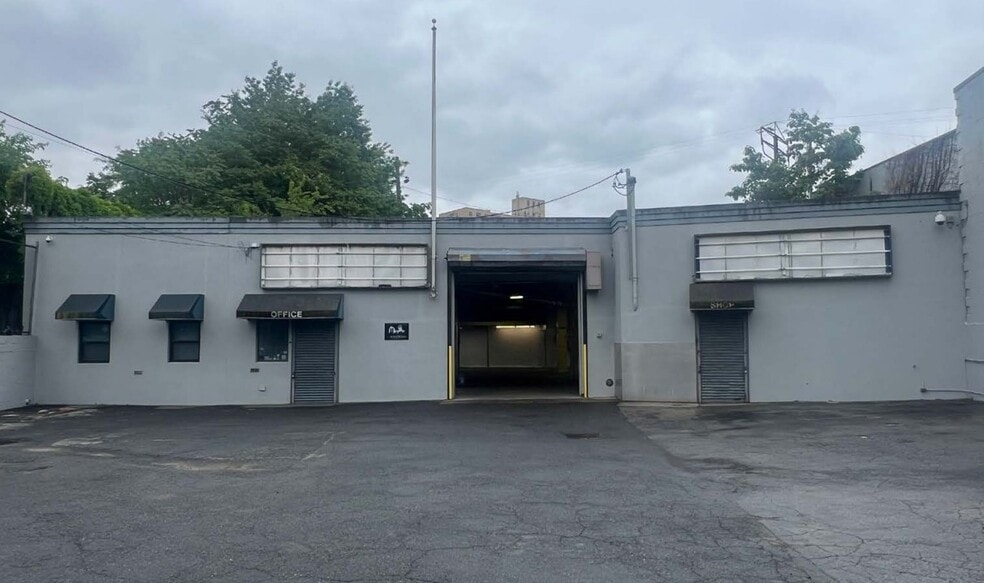 More Photos Of 396 Morris Park Ave, Bronx Service For Lease