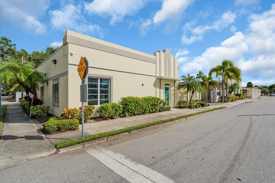 More Photos Of 417 8th St W, Bradenton Flex For Lease