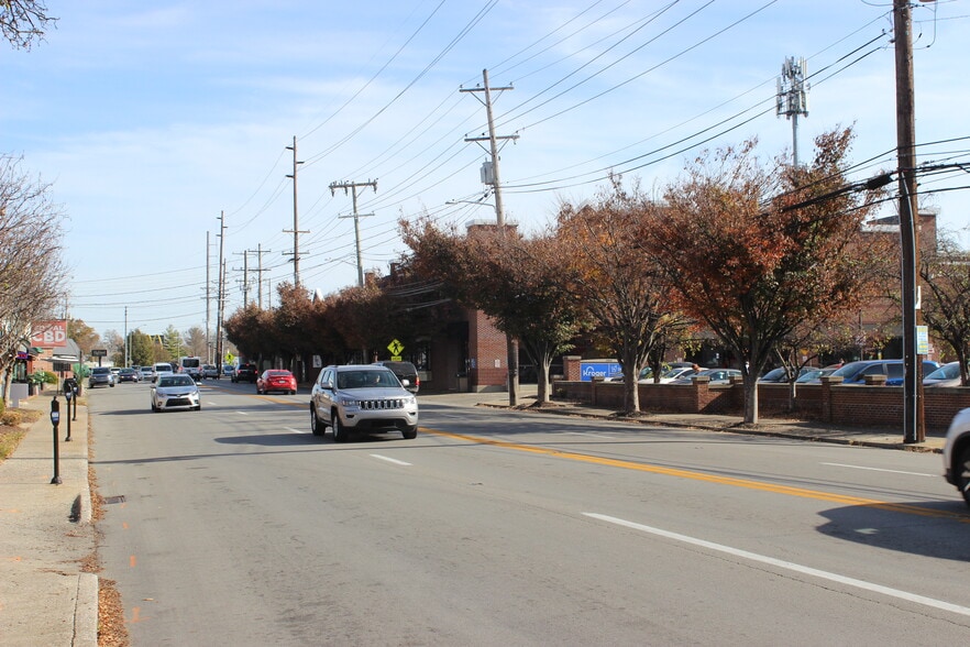 More Photos Of 2401 Bardstown Rd, Louisville Freestanding For Lease