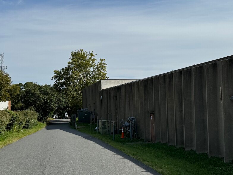 More Photos Of 5731 General Washington Dr, Alexandria Distribution For Sale