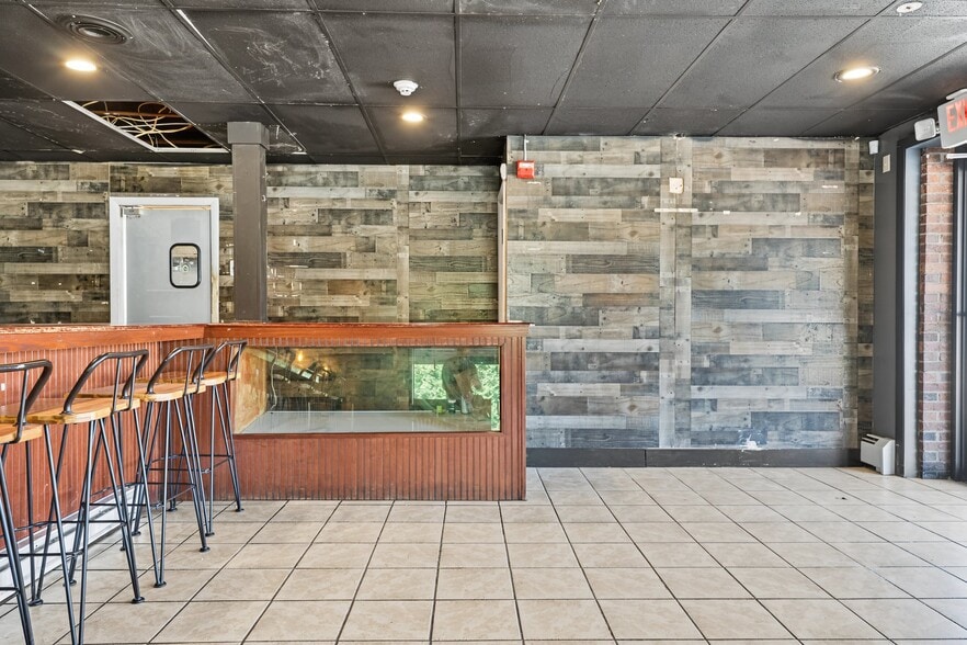 More Photos Of 1690 W Shore Rd, Warwick Storefront Retail Residential For Lease