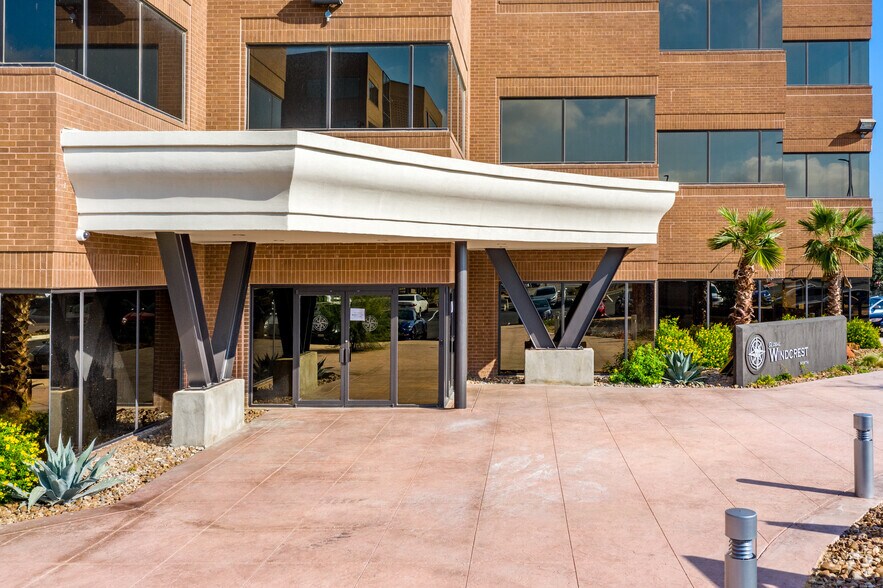 More Photos Of 8940 Fourwinds Dr, San Antonio Medical For Lease