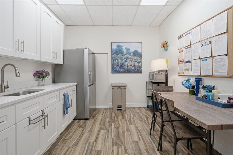 More Photos Of 1038 West Jericho Tpke, Smithtown Office For Sale