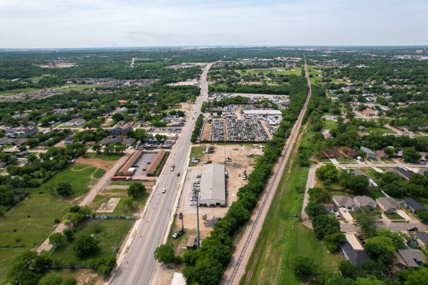 More Photos Of 2100 S Riverside Dr, Fort Worth Distribution For Lease