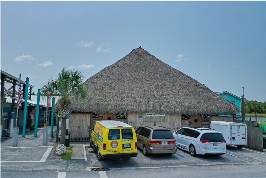 More Photos Of 69 Riverside Dr, Crawfordville Restaurant For Sale