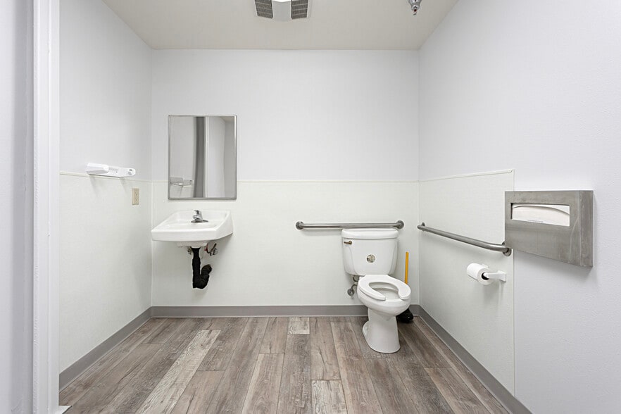 More Photos Of 2898 Montecito Rd, Ramona Airplane Hangar For Lease