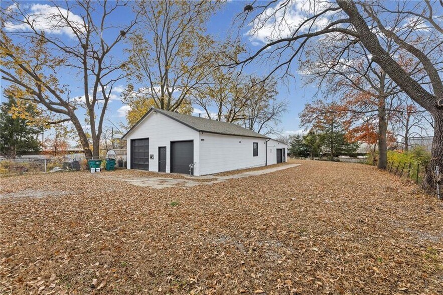 More Photos Of 13120 4th St, Grandview Industrial For Sale