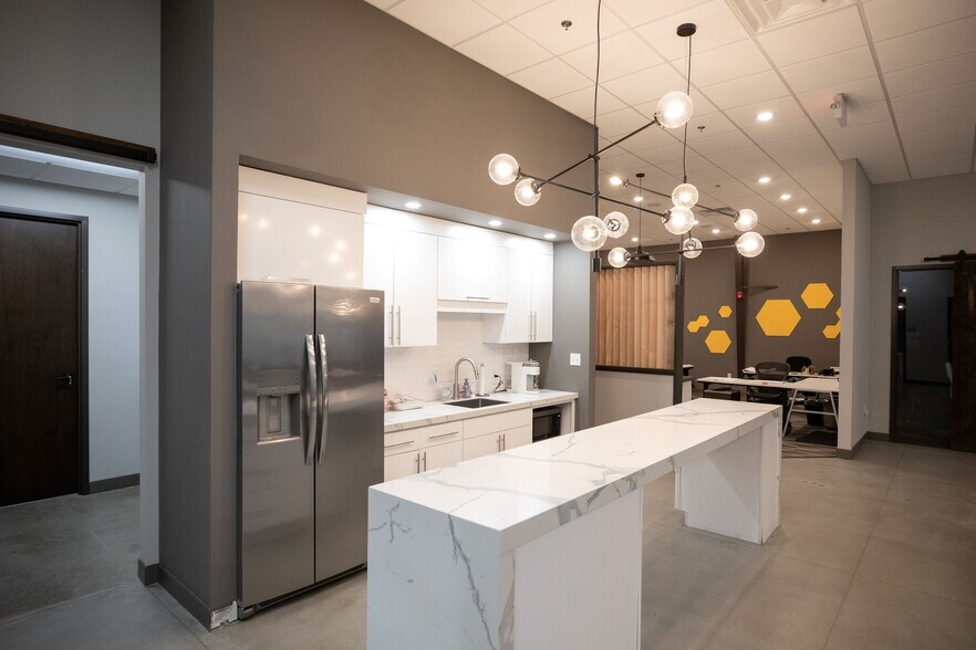 More Photos Of 71 SE 29th Ter, Lee's Summit Office For Lease