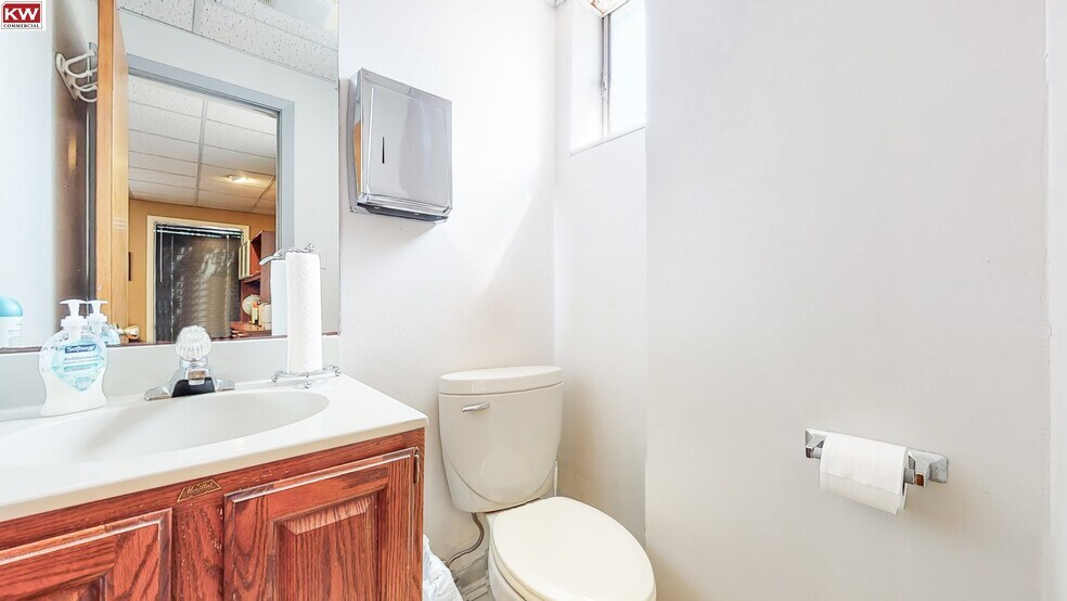 More Photos Of 707-717 N Iowa Ave, Villa Park Office For Sale