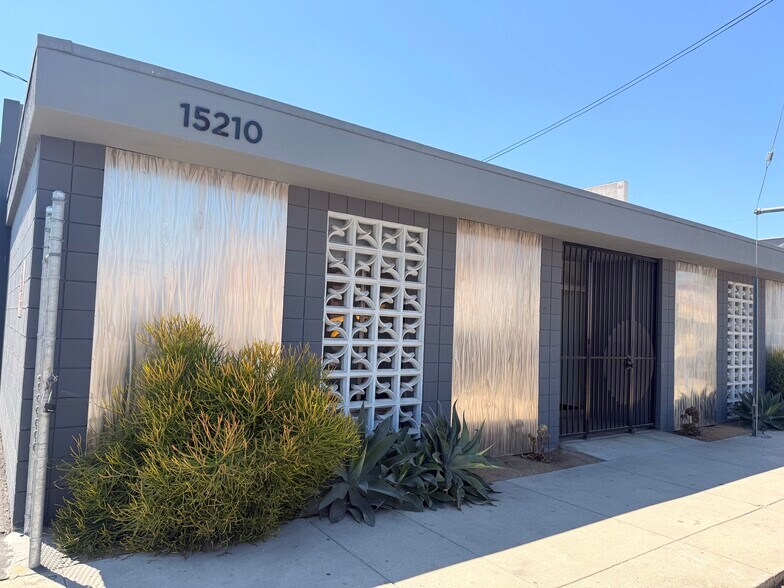 Primary Photo Of 15208-15210 Stagg St, Van Nuys Warehouse For Lease