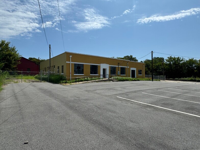 More Photos Of 321 S Jefferson Ave, Eatonton Industrial For Sale