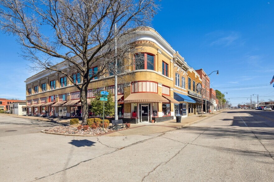 Primary Photo Of 5 N Park St, Sapulpa Storefront For Lease