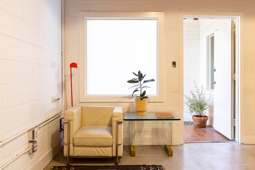 More Photos Of 5908 Barton Ave, Los Angeles Loft Creative Space For Sale