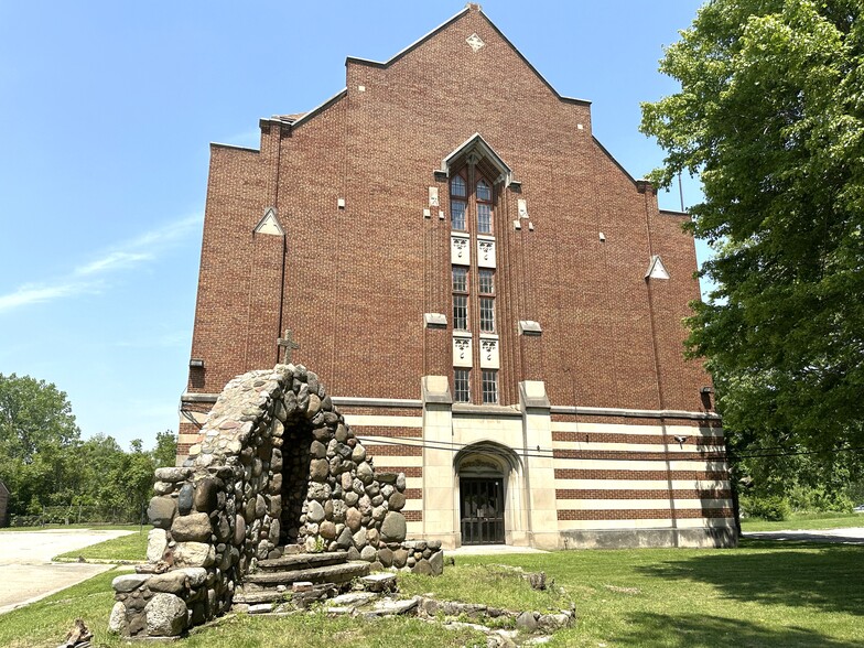 More Photos Of 921 W State St, Rockford Schools For Sale