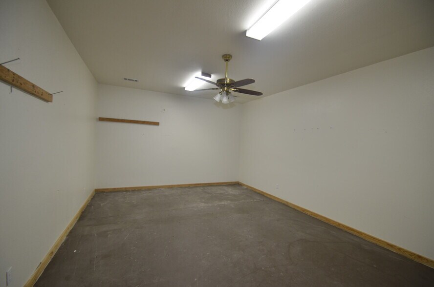More Photos Of 31633 US-377 Hwy, Gordonville Light Distribution For Sale