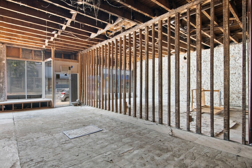 More Photos Of 187-199 King St W, Prescott Storefront Retail Residential For Lease