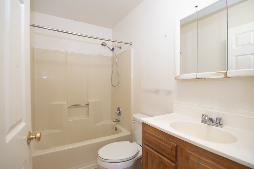 More Photos Of 146 E Saint Clair Ave, Longmont Apartments For Sale