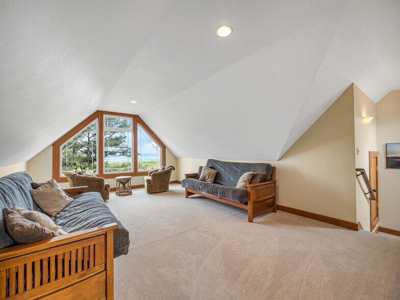 More Photos Of 1021 Promenade, Seaside Specialty For Sale