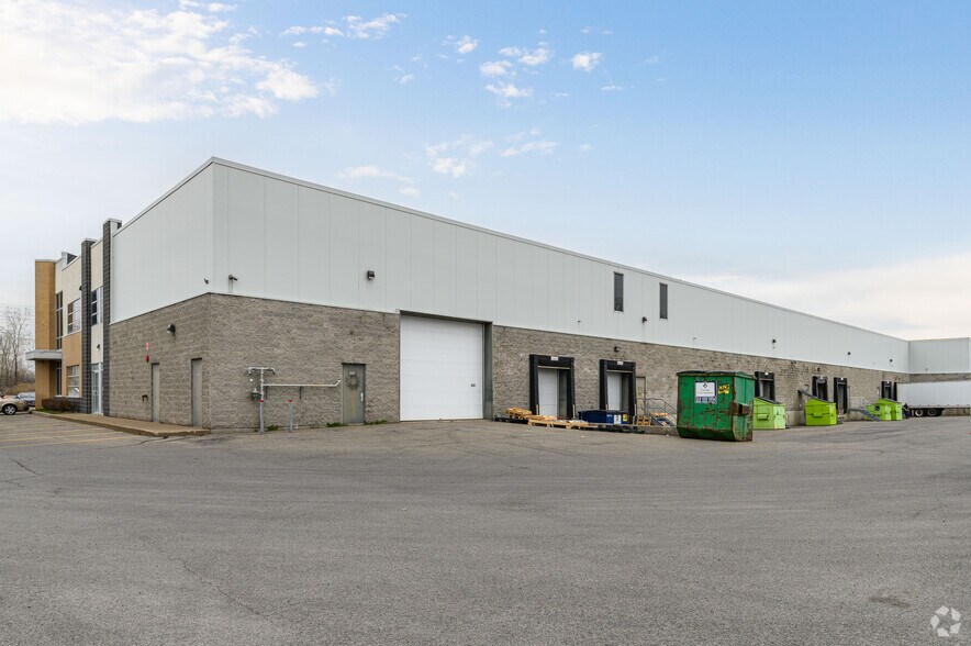 More Photos Of 9251-9283 Thimens Rue, Pierrefonds Light Distribution For Lease