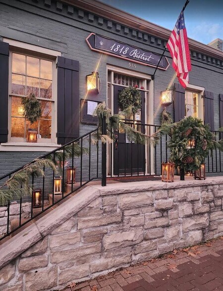 More Photos Of 515 S Main St, Saint Charles General Retail For Sale