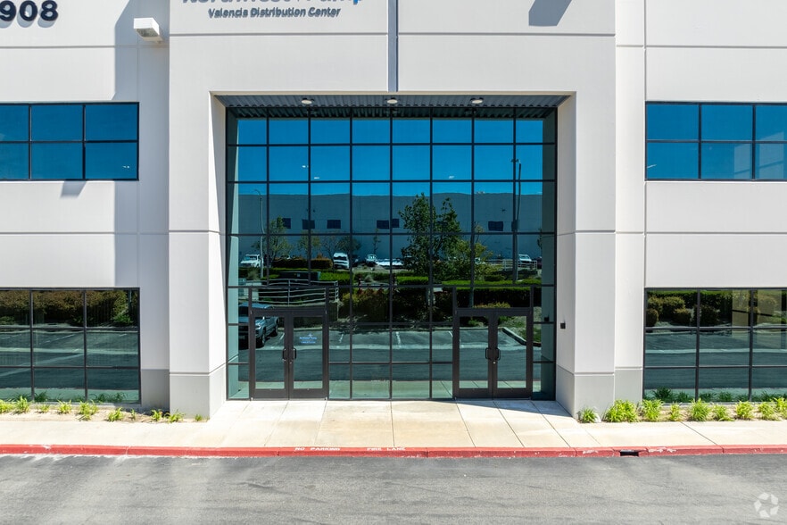 More Photos Of 28908 Avenue Paine, Valencia Warehouse For Lease