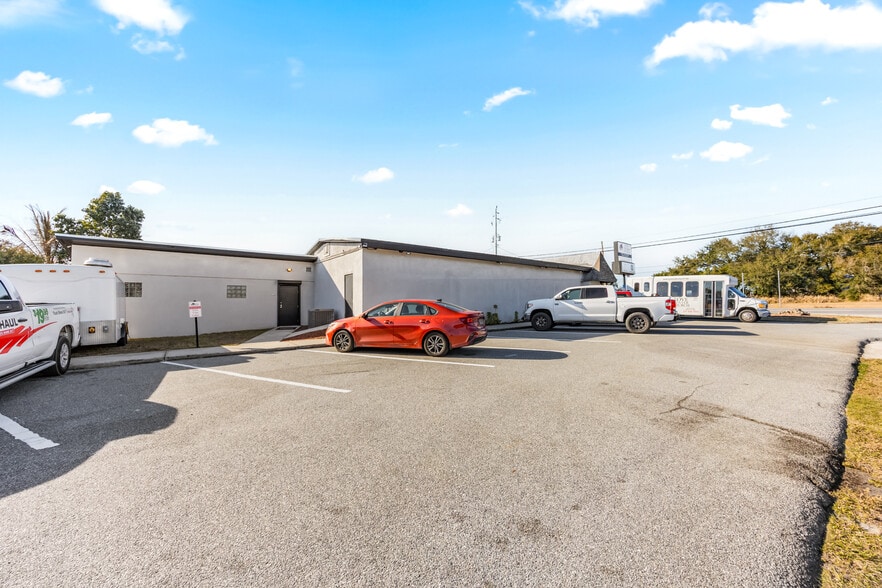 More Photos Of 2787 Aurora Rd, Melbourne Freestanding For Sale