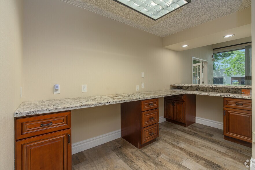 More Photos Of 10304 Placer Ln, Sacramento Office For Lease