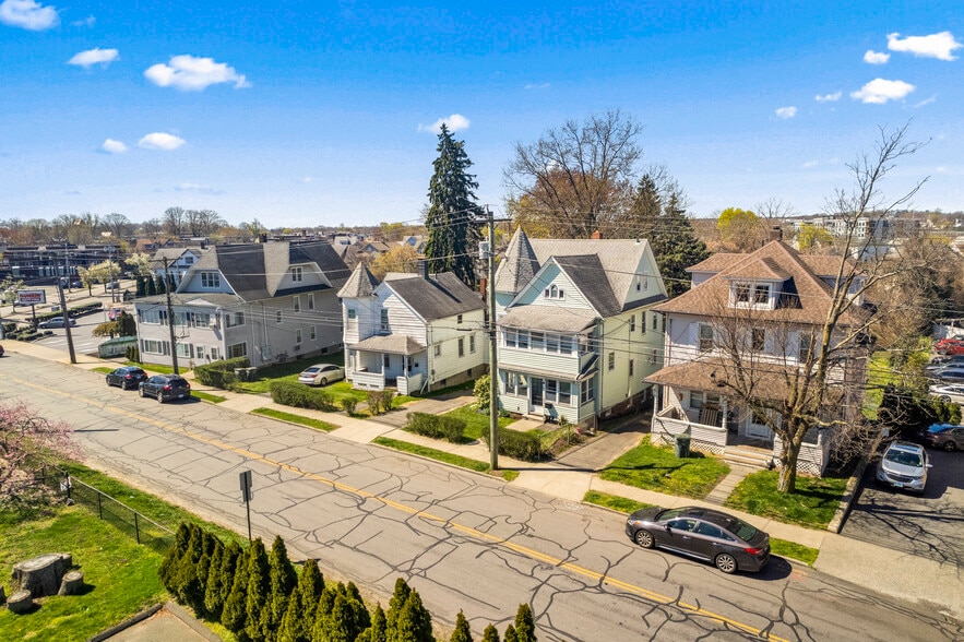 More Photos Of 543 Ellsworth St, Bridgeport Apartments For Sale