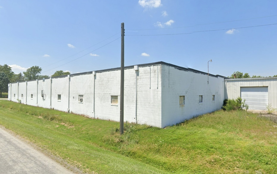 More Photos Of 511 S Lincoln St, Morocco Warehouse For Sale