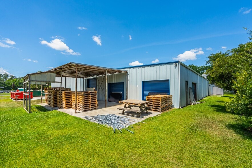 More Photos Of 103 Ardis St, Summerville Warehouse For Sale