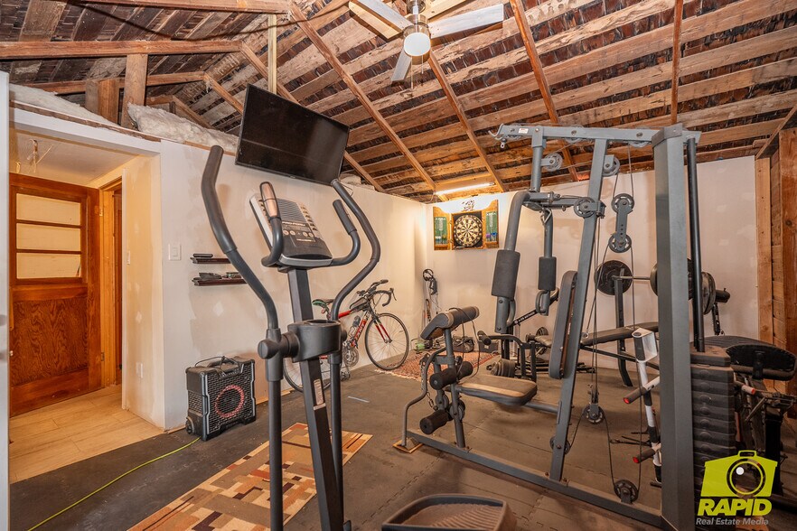More Photos Of 425 Highland Park, Robert Lee Flex For Sale