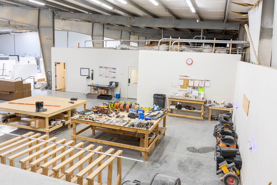 More Photos Of 5830 Highway 231 S, Castalian Springs Showroom For Sale