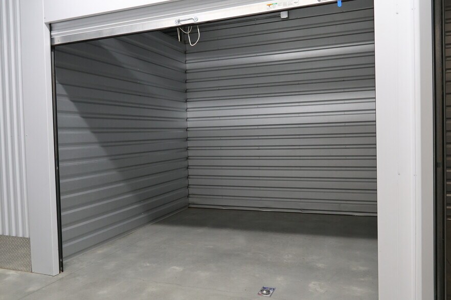 More Photos Of 3625 McEver Rd, Oakwood Self Storage For Sale