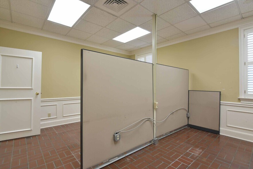 More Photos Of 204 N Westover Blvd, Albany Office For Sale