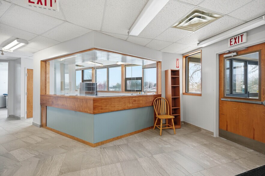 More Photos Of 149 N Murray St, Quinte West Office For Sale