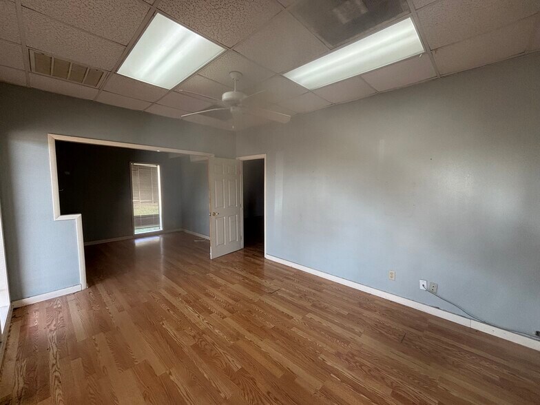 More Photos Of 1118 Interstate Highway 30, Greenville Storefront Retail Office For Lease