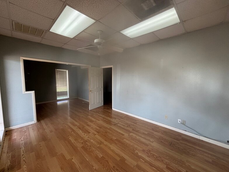 More Photos Of 1118 Interstate Highway 30, Greenville Storefront Retail Office For Lease