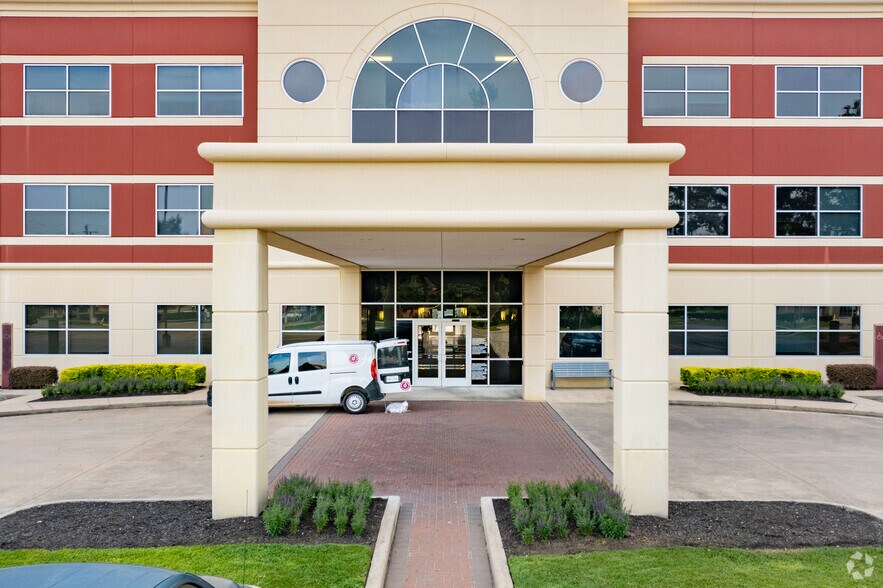 More Photos Of 13215 Dotson Rd, Houston Medical For Lease