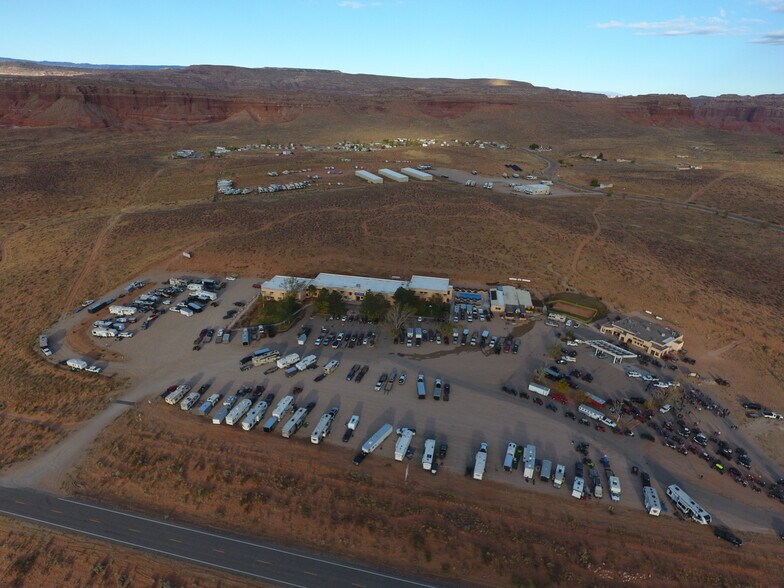 More Photos Of MM 28 Highway 276 Lodge, Lake Powell Hotel For Sale