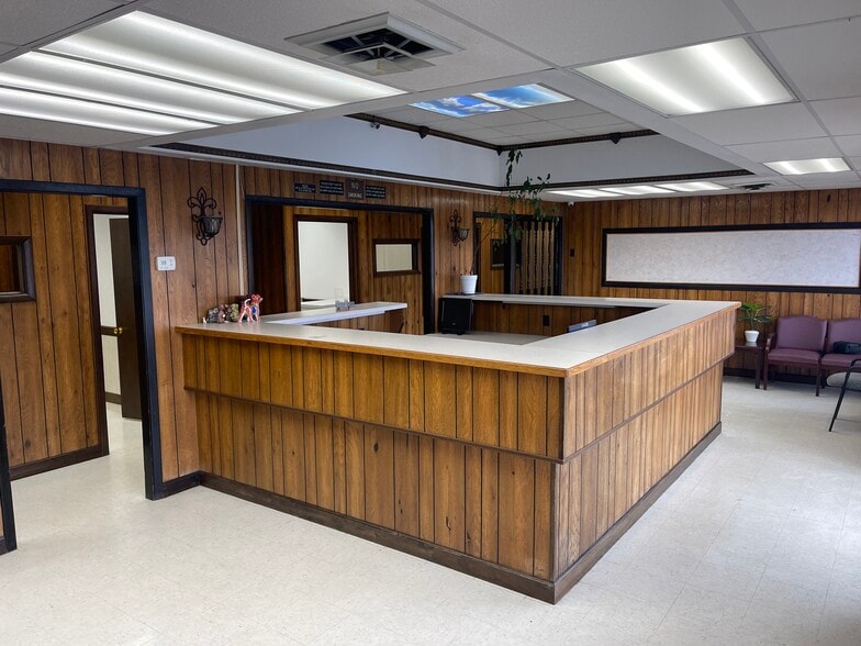 More Photos Of 7426 Maynardville Hwy, Knoxville Veterinarian Kennel For Sale