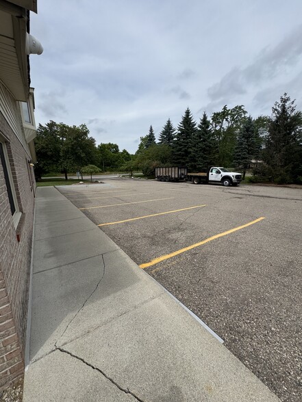 More Photos Of 5505 S Sheldon Rd, Canton Township Contractor Storage Yard For Lease