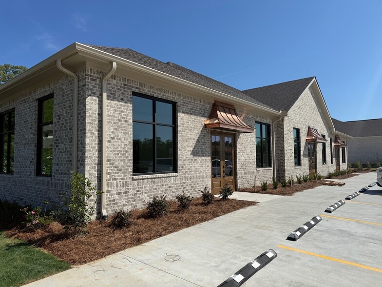 More Photos Of 2500 Interstate Dr, Opelika Medical For Lease