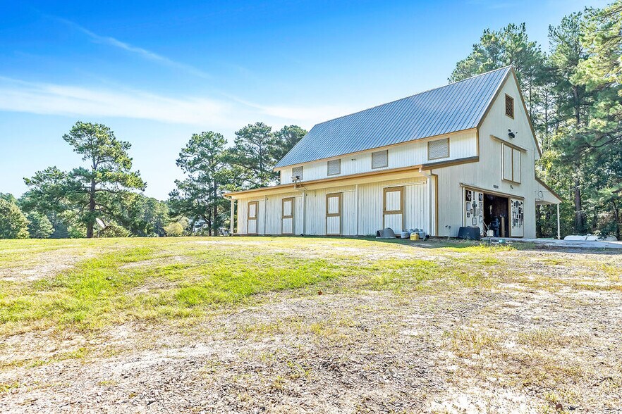 More Photos Of 43 Pool Rd, Richards Specialty For Sale