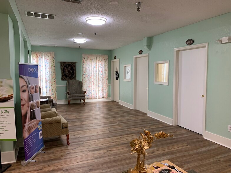 More Photos Of 725 E Silver Springs Blvd, Ocala Loft Creative Space For Sale