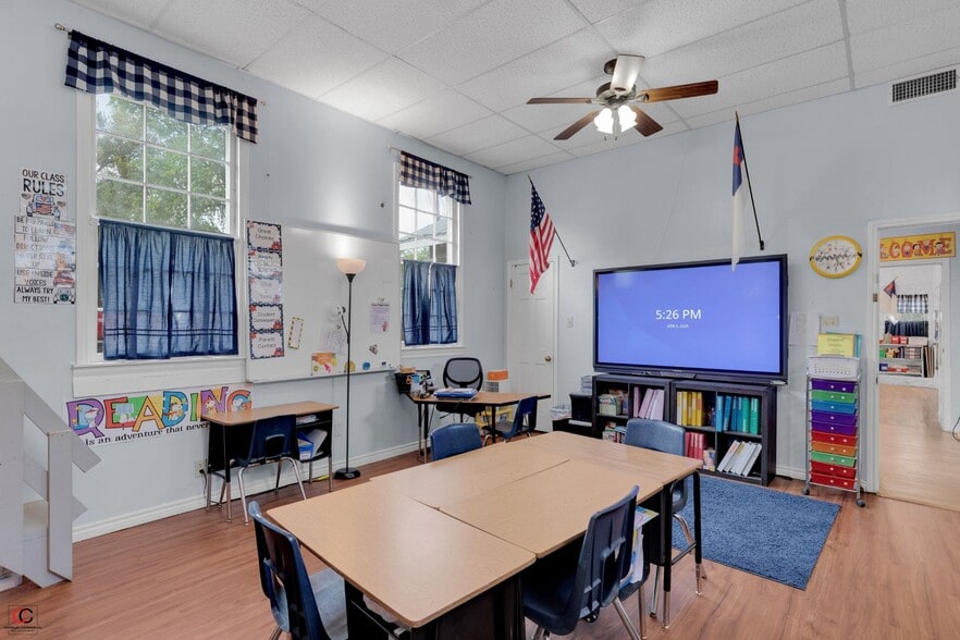 More Photos Of 14 Chisholm Trail Rd, Round Rock Schools For Sale