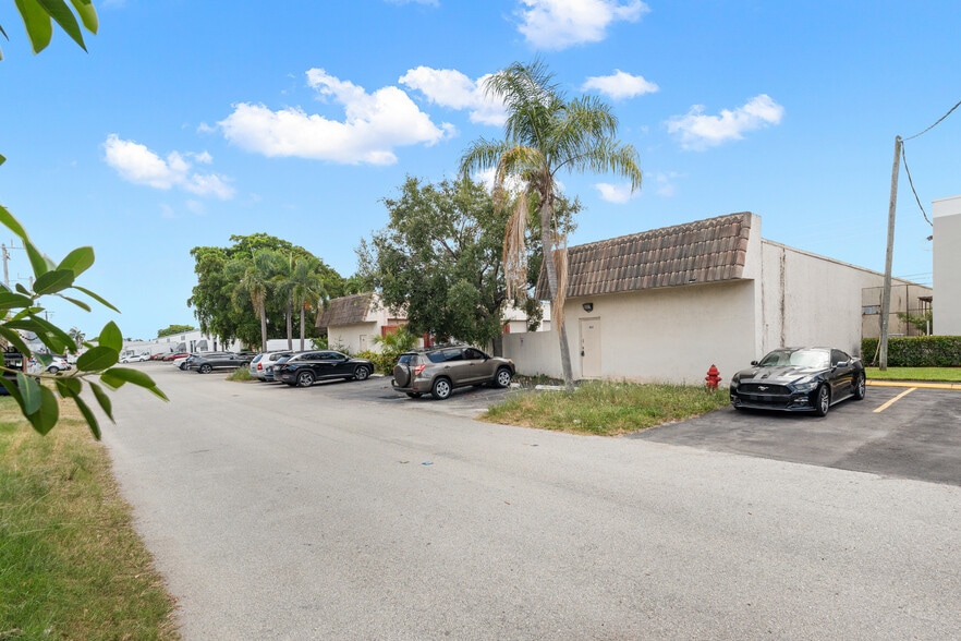 More Photos Of 802 NW 57th Ct, Fort Lauderdale Warehouse For Lease