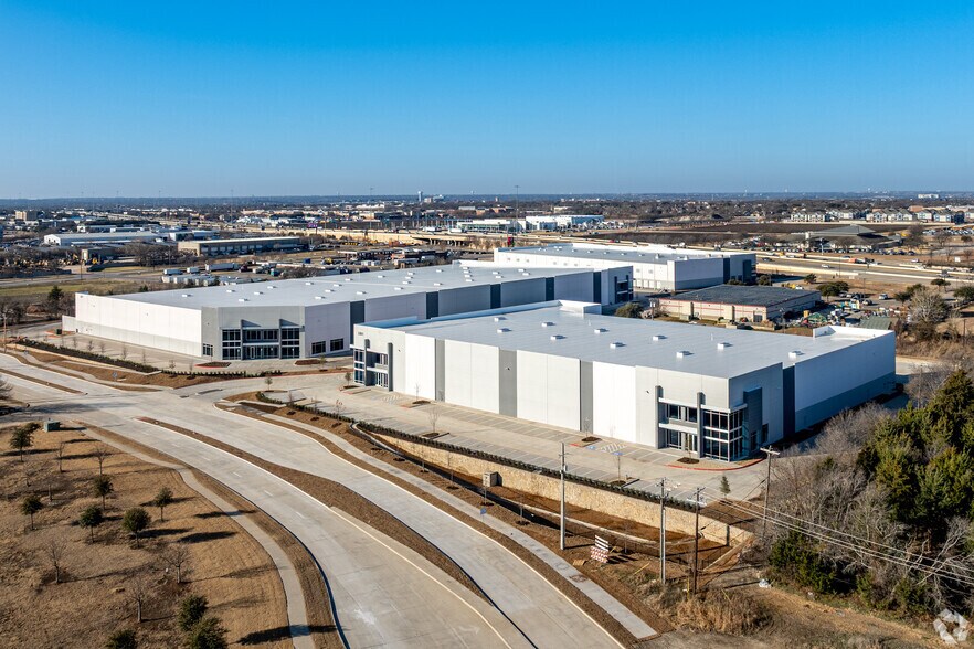 More Photos Of 3361 Redbud Blvd, McKinney Warehouse For Sale